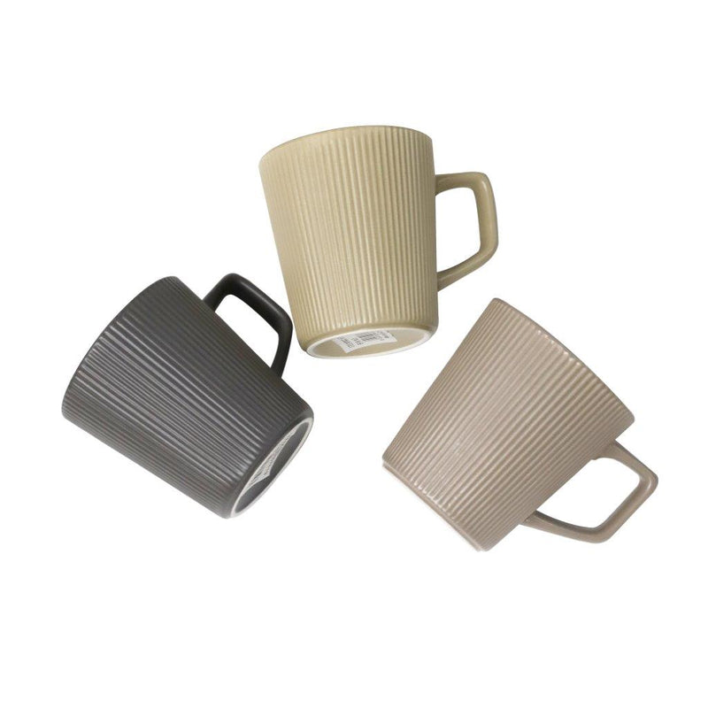 Colored Ceramic Coffee Mug with Lid Plain Print Design 9.5*10.5 cm