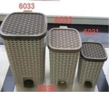 Rattan Style Pedal Rubbish Bin Plastic Waste Bin Trash Bin for Home Kitchen Office L 31.5*42 cmM 24.