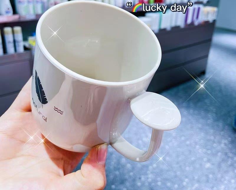 أدوات الحمام للاستخدام اليومي كوب شطف بلاستيكي كوب فرشاة أسنان 84*93/440 مل