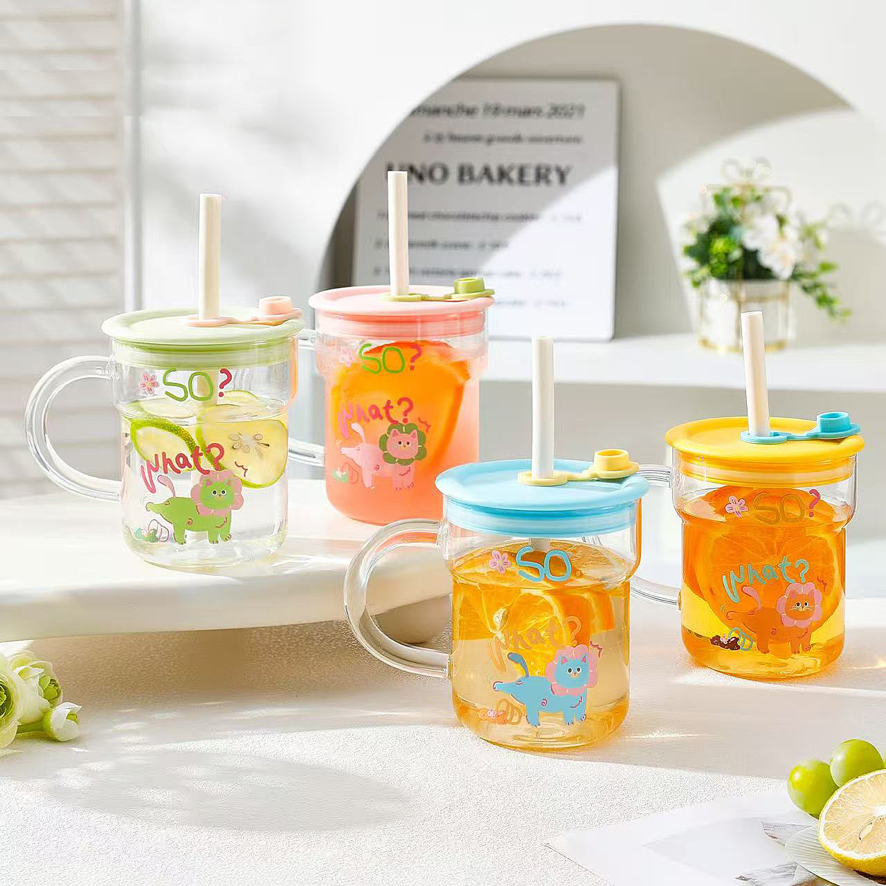 Glass Mug with straw and Lid 10*11 CM